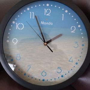 Manda light up clock.....new....